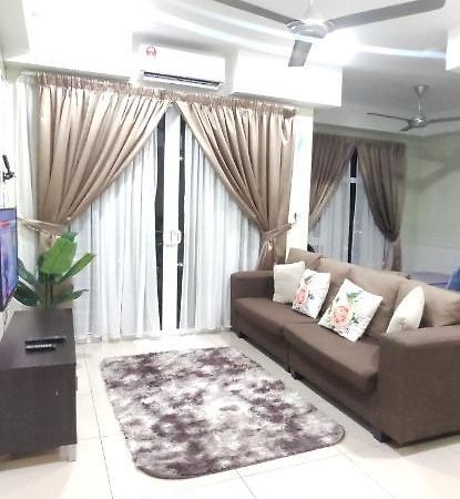 דירות Dperdana -Dinies Pool,Wifi, Centre Of Kota Bharu, 4-5 Pax מראה חיצוני תמונה