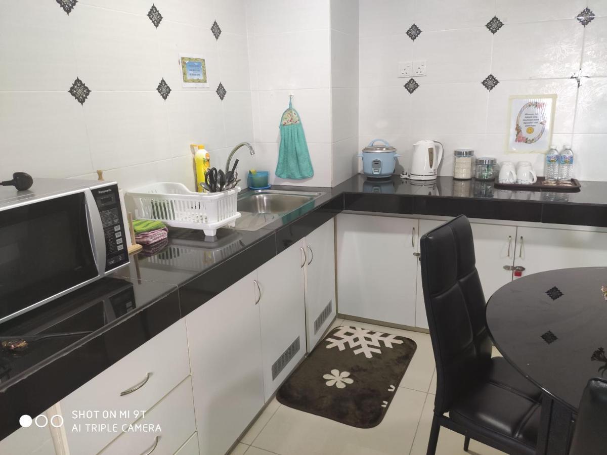 דירות Dperdana -Dinies Pool,Wifi, Centre Of Kota Bharu, 4-5 Pax מראה חיצוני תמונה