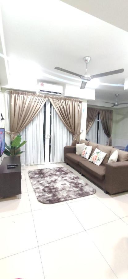 דירות Dperdana -Dinies Pool,Wifi, Centre Of Kota Bharu, 4-5 Pax מראה חיצוני תמונה