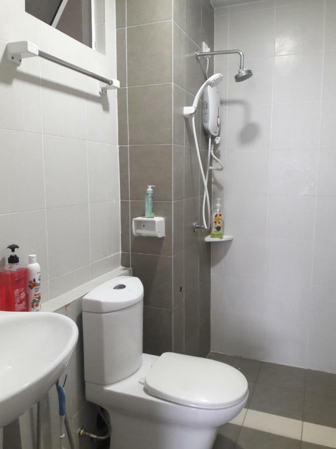 דירות Dperdana -Dinies Pool,Wifi, Centre Of Kota Bharu, 4-5 Pax מראה חיצוני תמונה