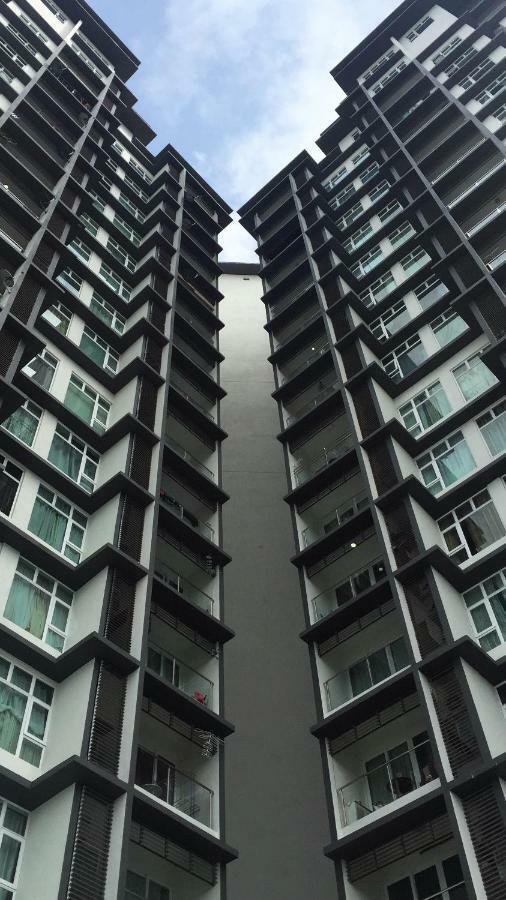 דירות Dperdana -Dinies Pool,Wifi, Centre Of Kota Bharu, 4-5 Pax מראה חיצוני תמונה