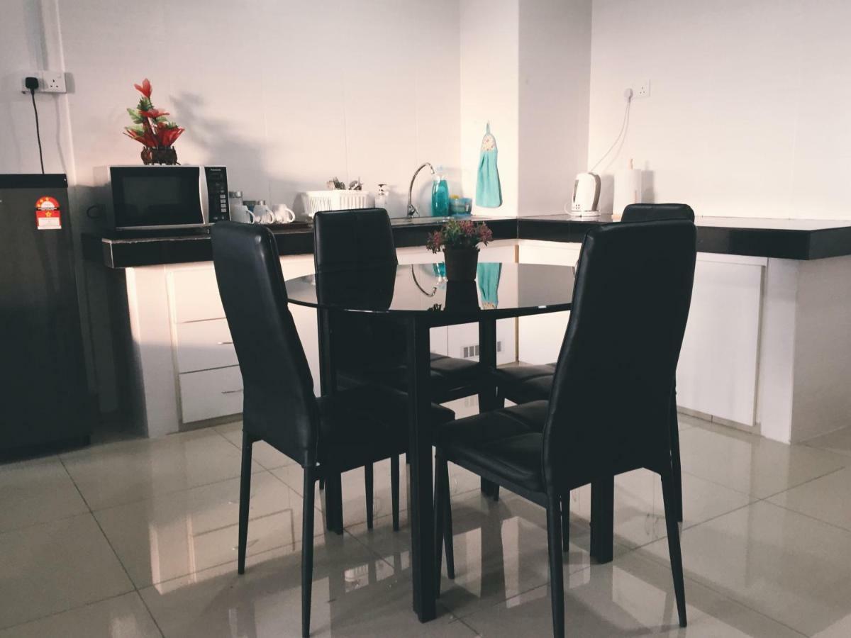 דירות Dperdana -Dinies Pool,Wifi, Centre Of Kota Bharu, 4-5 Pax מראה חיצוני תמונה