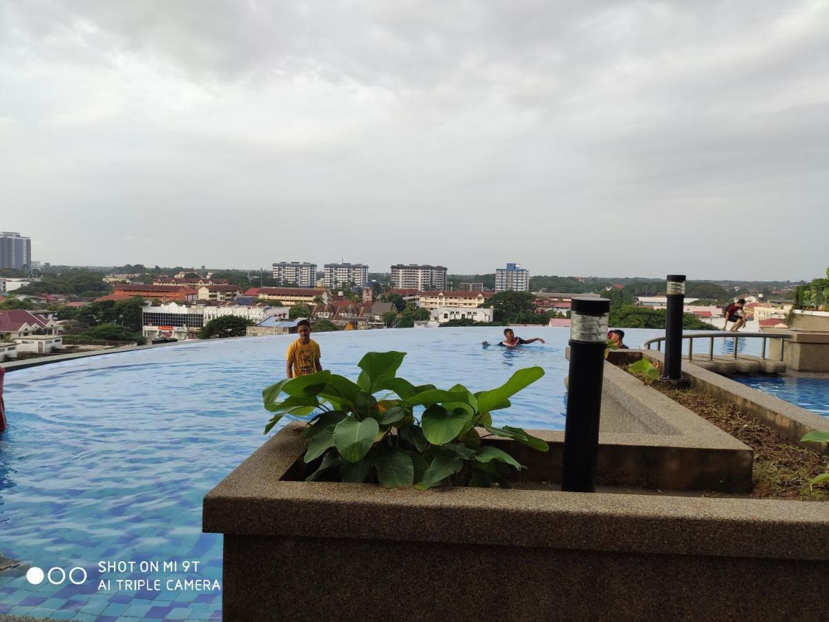 דירות Dperdana -Dinies Pool,Wifi, Centre Of Kota Bharu, 4-5 Pax מראה חיצוני תמונה
